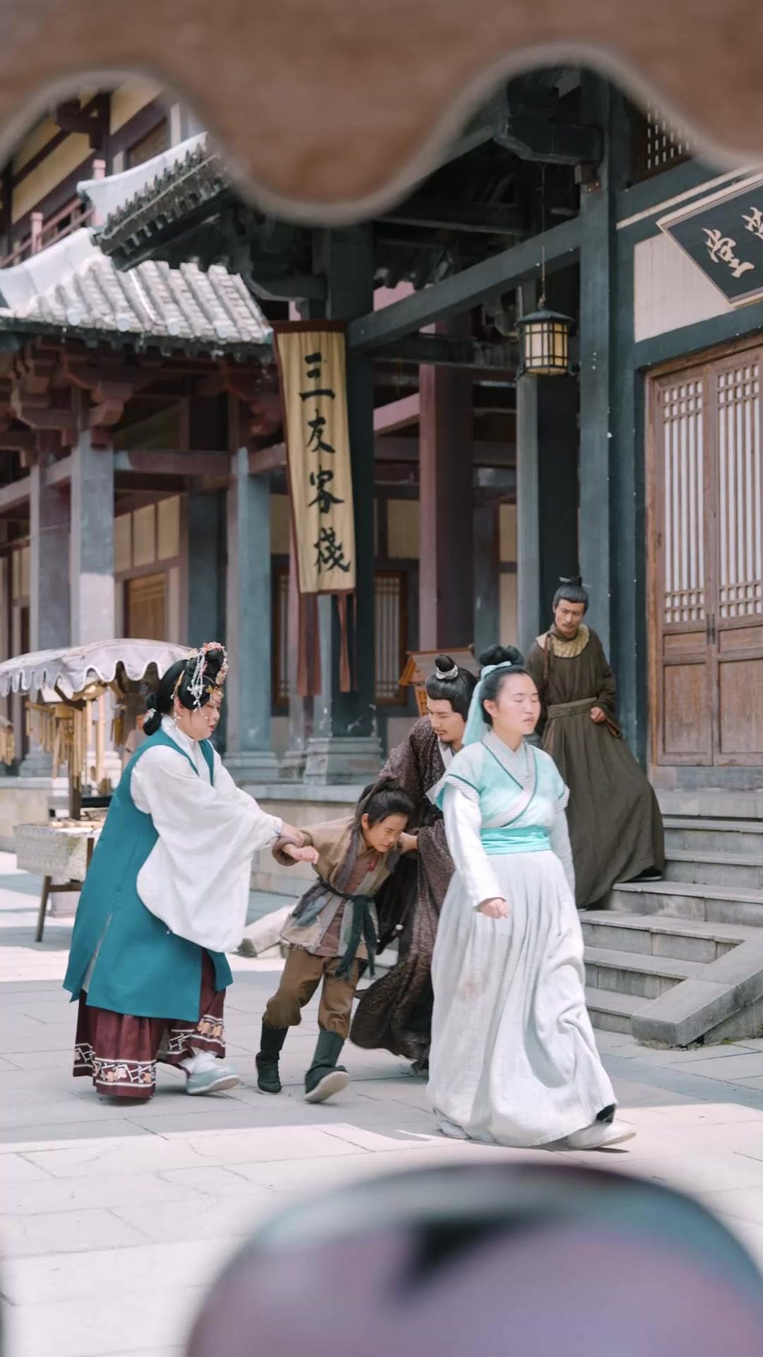 L'IMPÉRATRICE DES FLEURS FANÉES