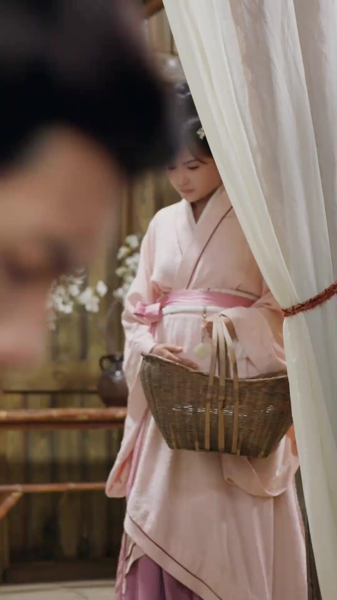 Kasih Terikat Takhta 