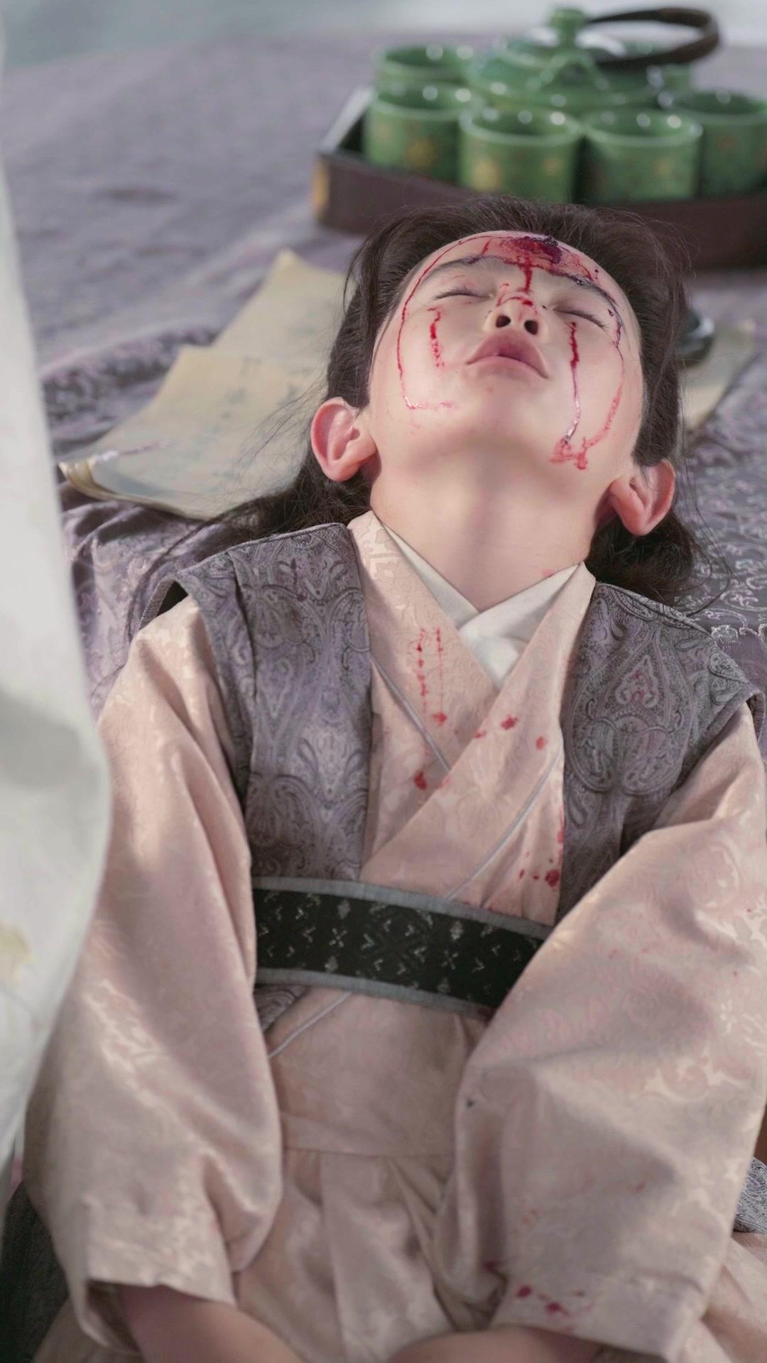 Mom, Daddy is the Prince!