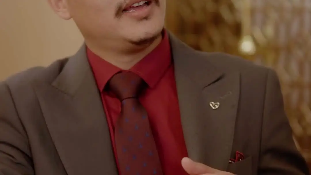 The Double Life of My Ex: When the Waiter Holds the Truth