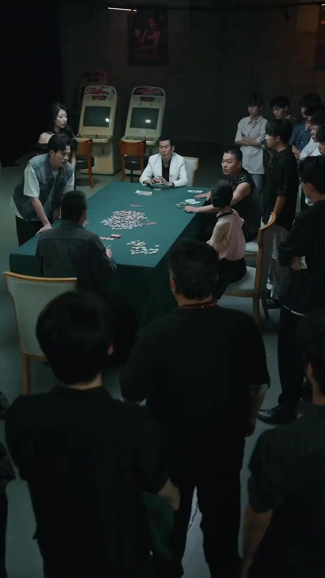 (مدبلج) السر فوق الطاولة