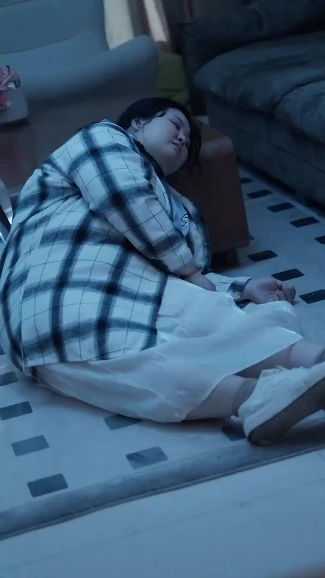 انقلاب الفتاة السمينة، والأناني يغرق في الندم