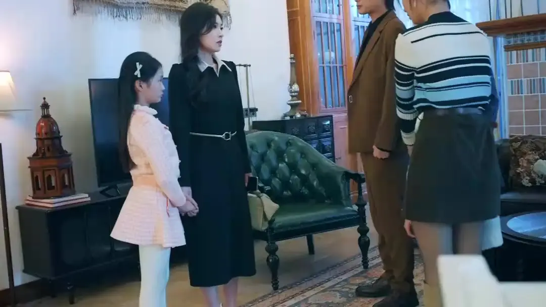 (Dublajlı) Gerçek Anne Sahte Anneyi Parçalıyor: Kamera Altında Çatışan İkiz Ruhlar