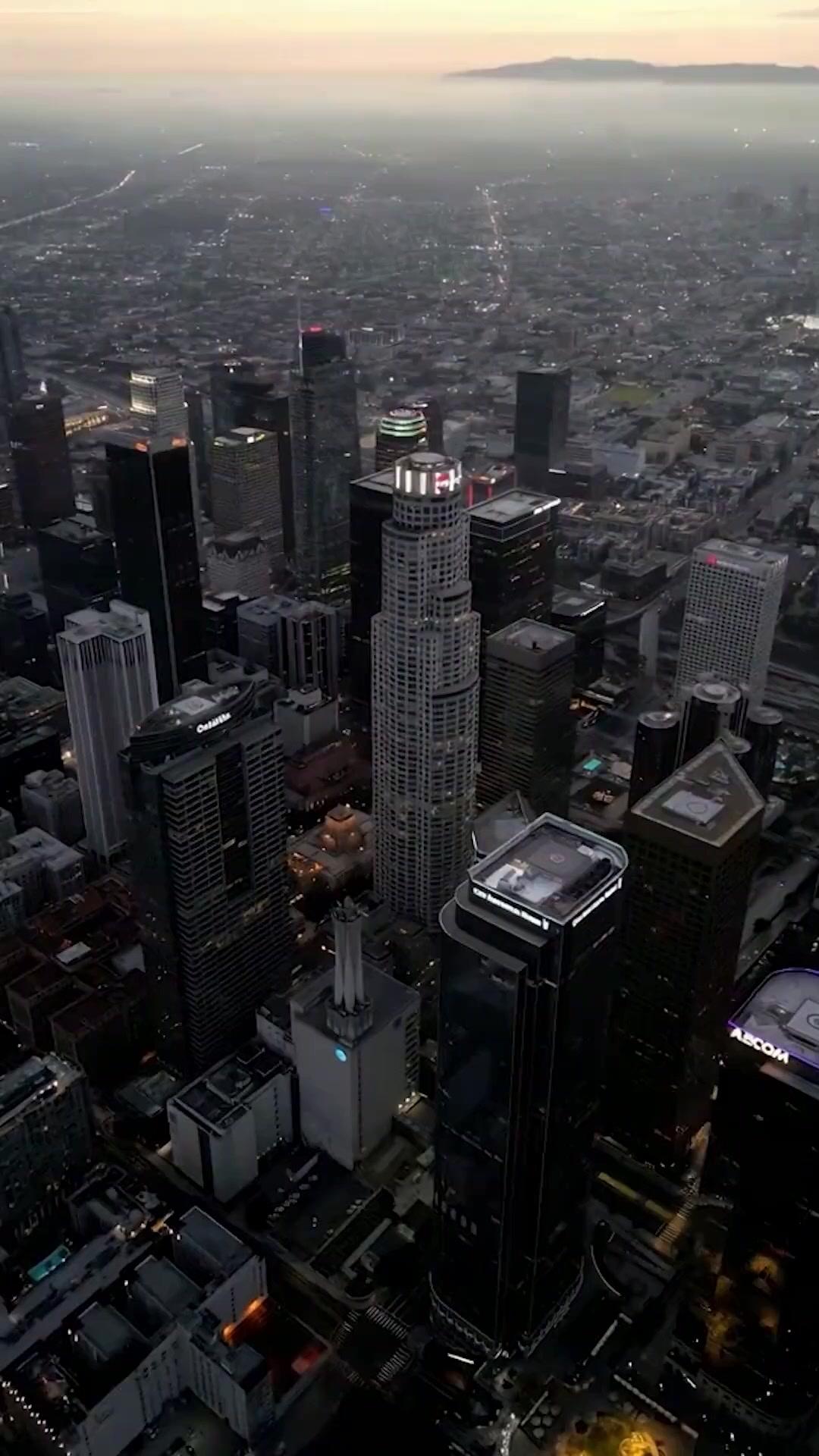 IL MIO COINQUILINO È UNA Superstar Segreta