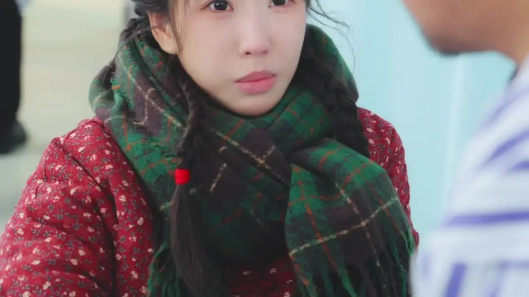 From Bedside Tears to Banquet Tension: The Dual Lives of Xiao Mei in Snake Year Salvation: CEO's Bargain Bride