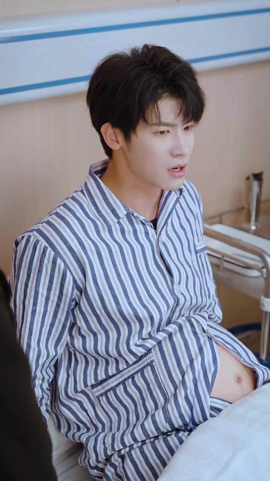 ÉPOUX ENCEINT : L'HÉRITIER ARRIVE !