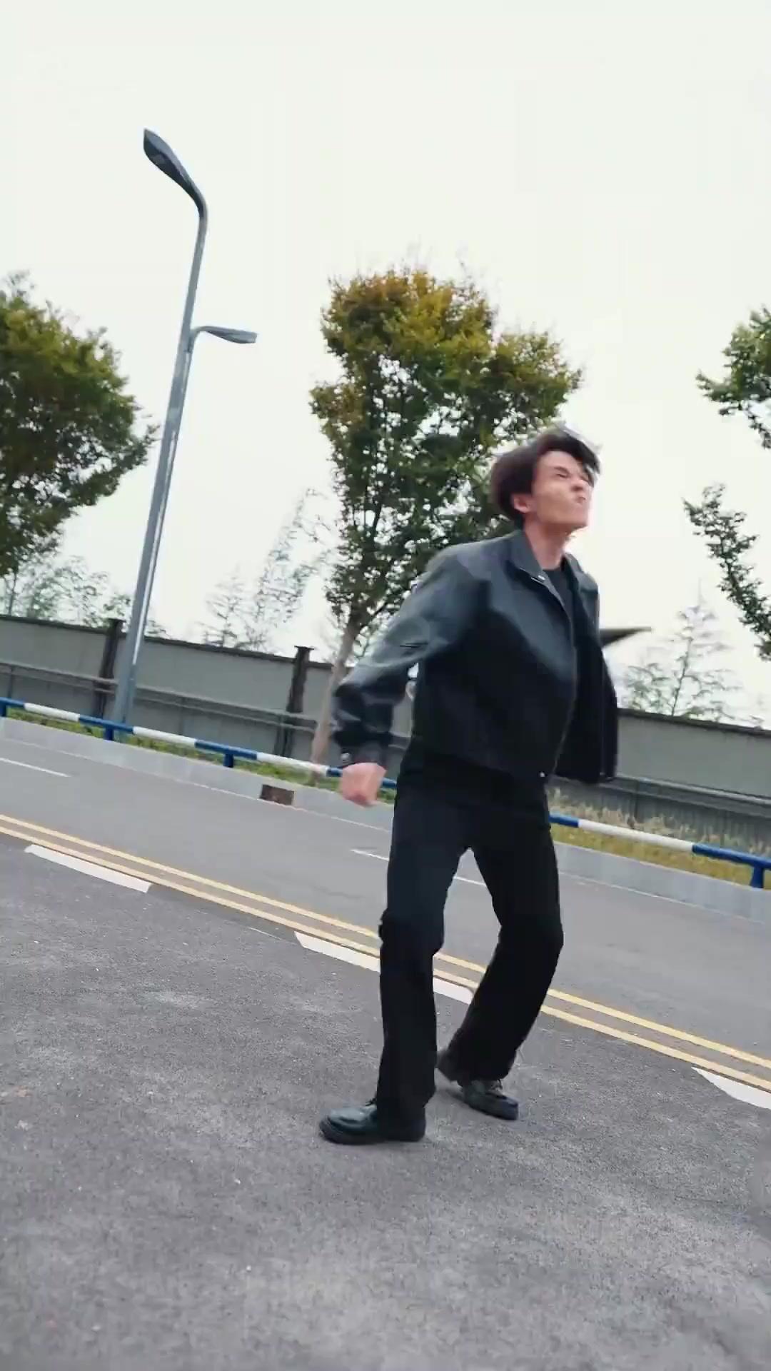 (Dublajlı)Okul Güzeli ve Çılgın Koruması