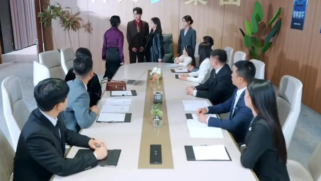 (Dublajlı) Gerçek Anne, Sahte Anneyi Parçalıyor: Toplantıda Patlayan Gerçekler