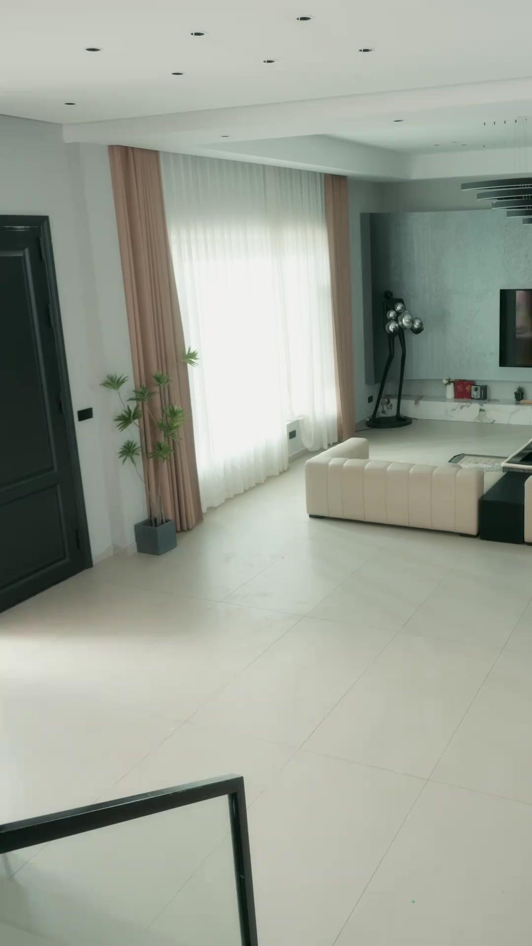 Para kakak yang sedih karena kepergianku