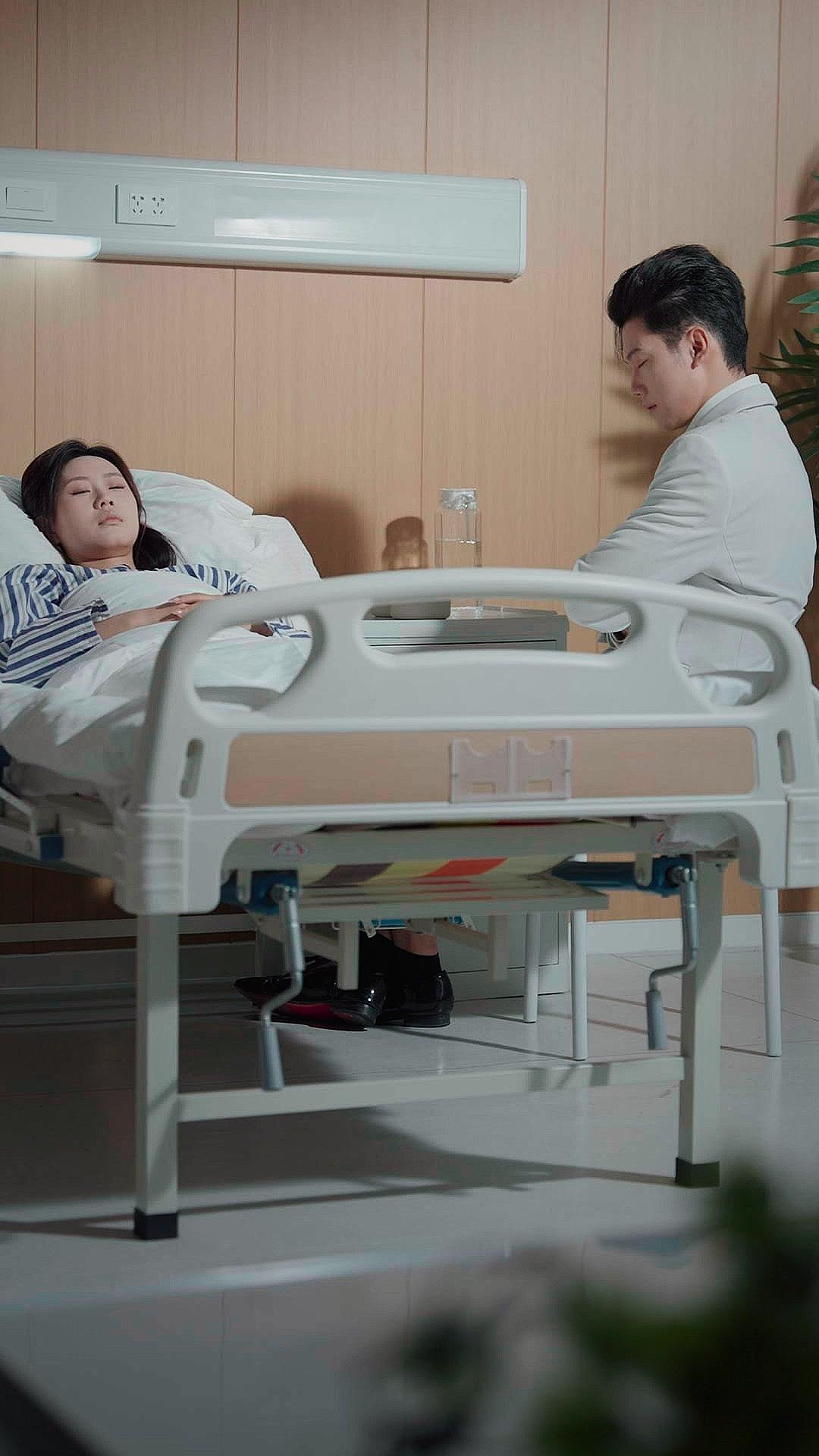 Mawar Di Tapak Tangan - Terlalu Menggoda