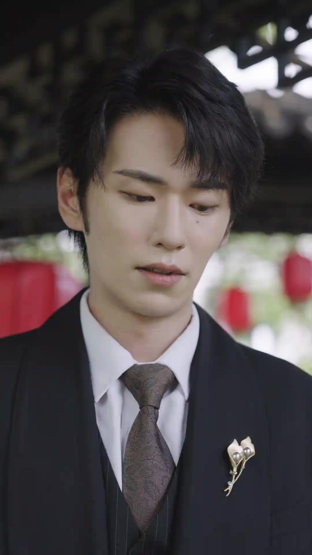 (Doblado) ¿La sustituya de quién?