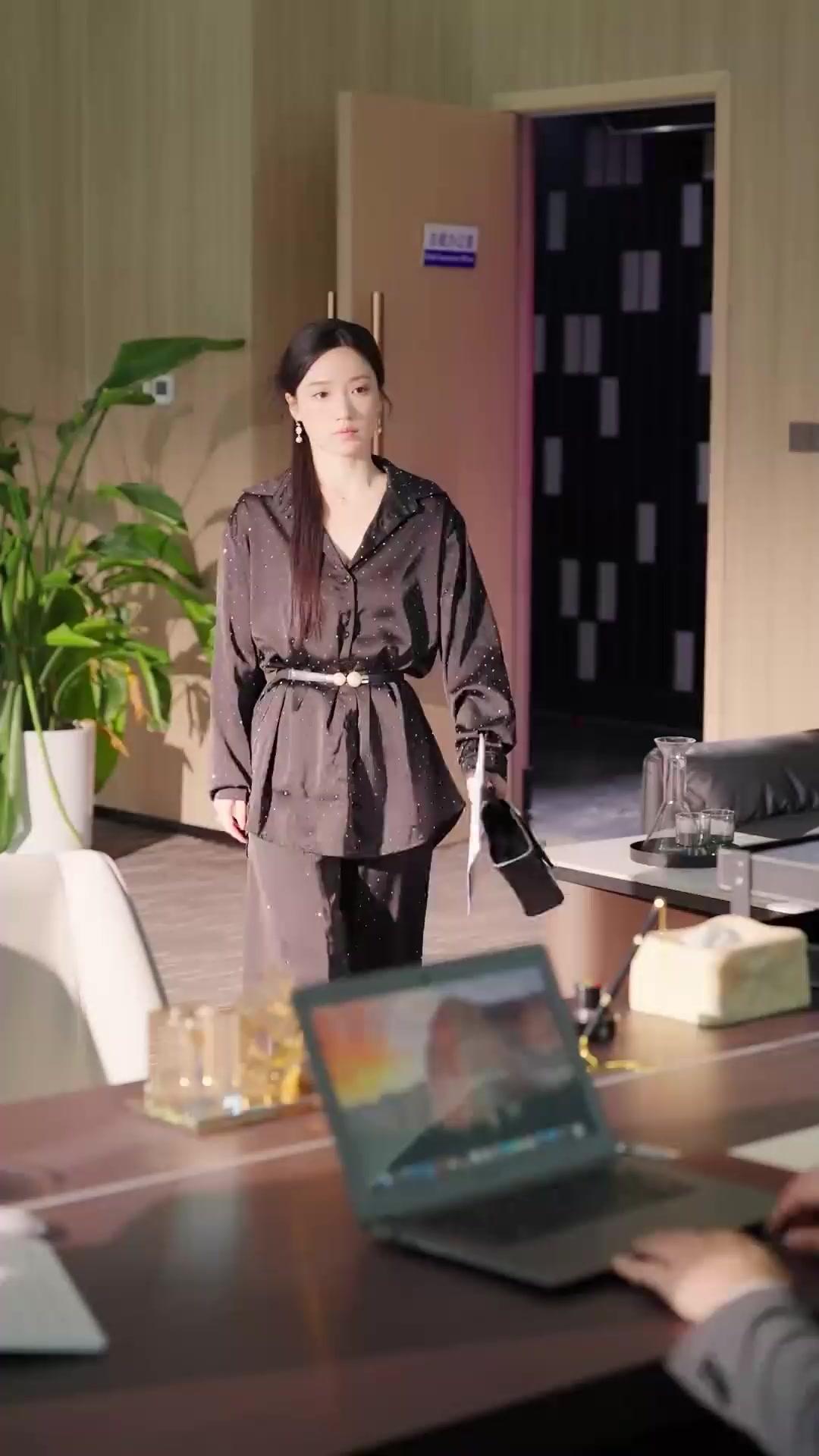 (Dublajlı) Çatlak Aynadan Paris Manzarası