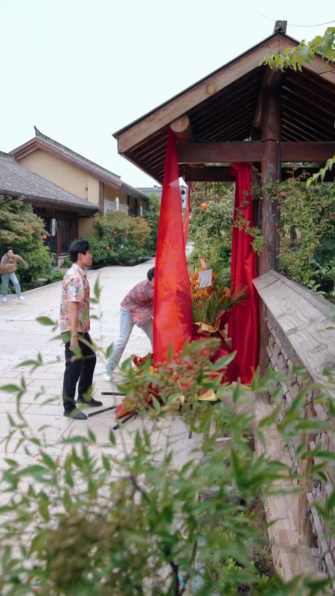 O Imortal de Ouro e a Esposa Muda