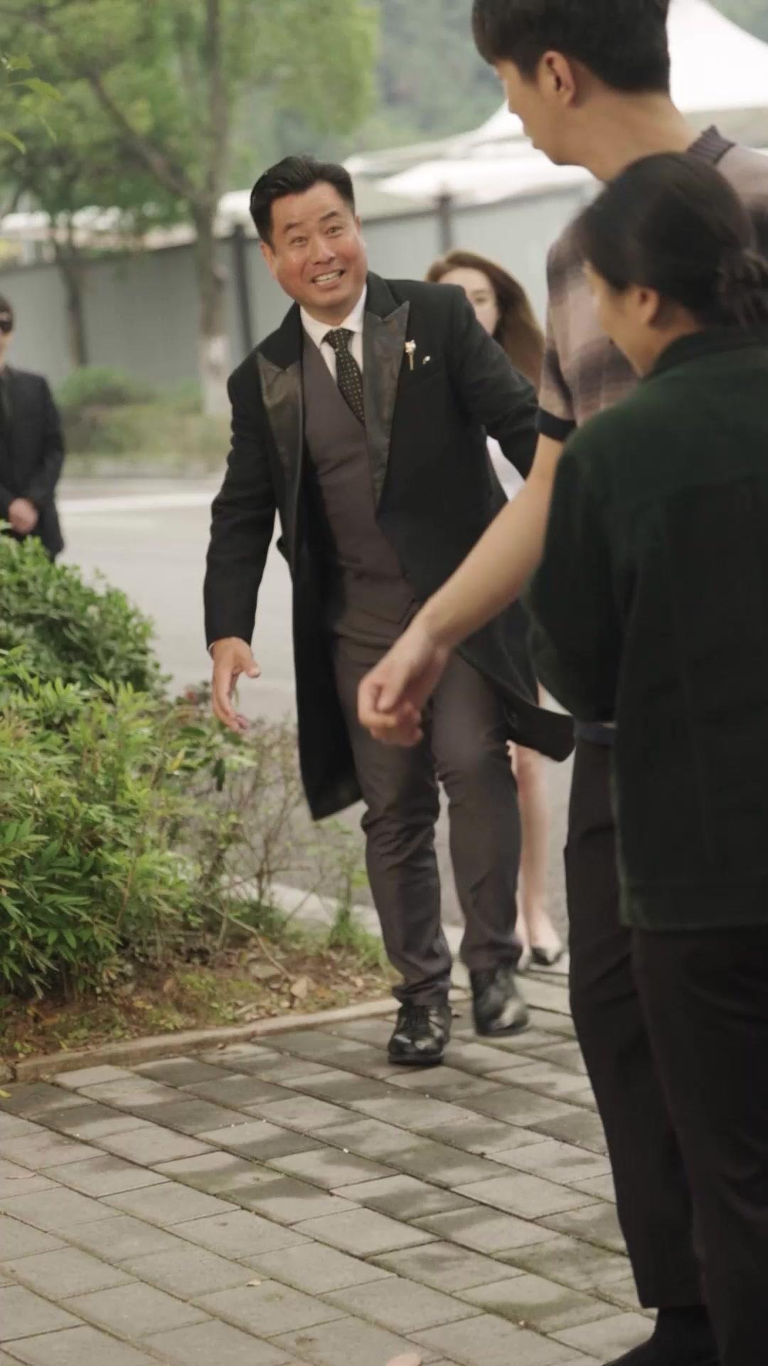 Il vero e falso giovane signore della famiglia miliardaria