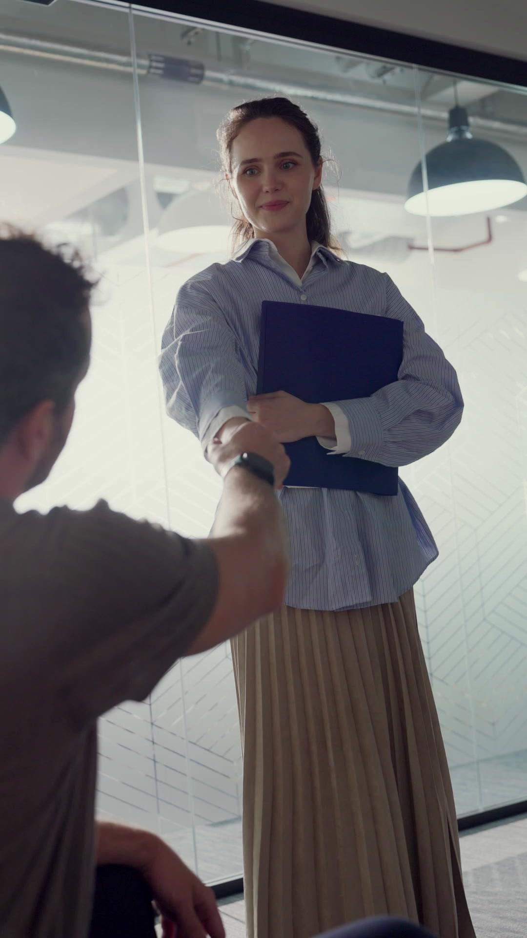 Nossa! Meu Marido Garçom É um CEO!