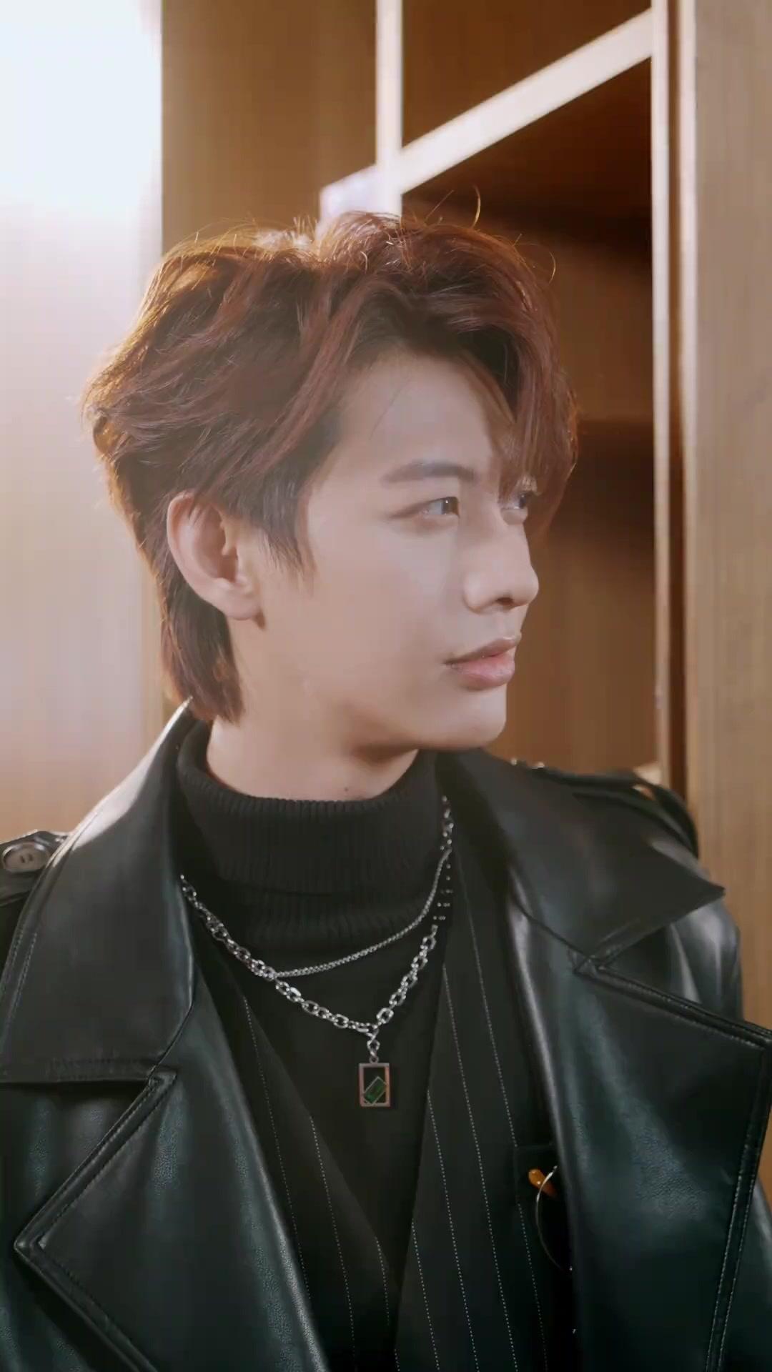 Aynadaki Yabancı Kişi