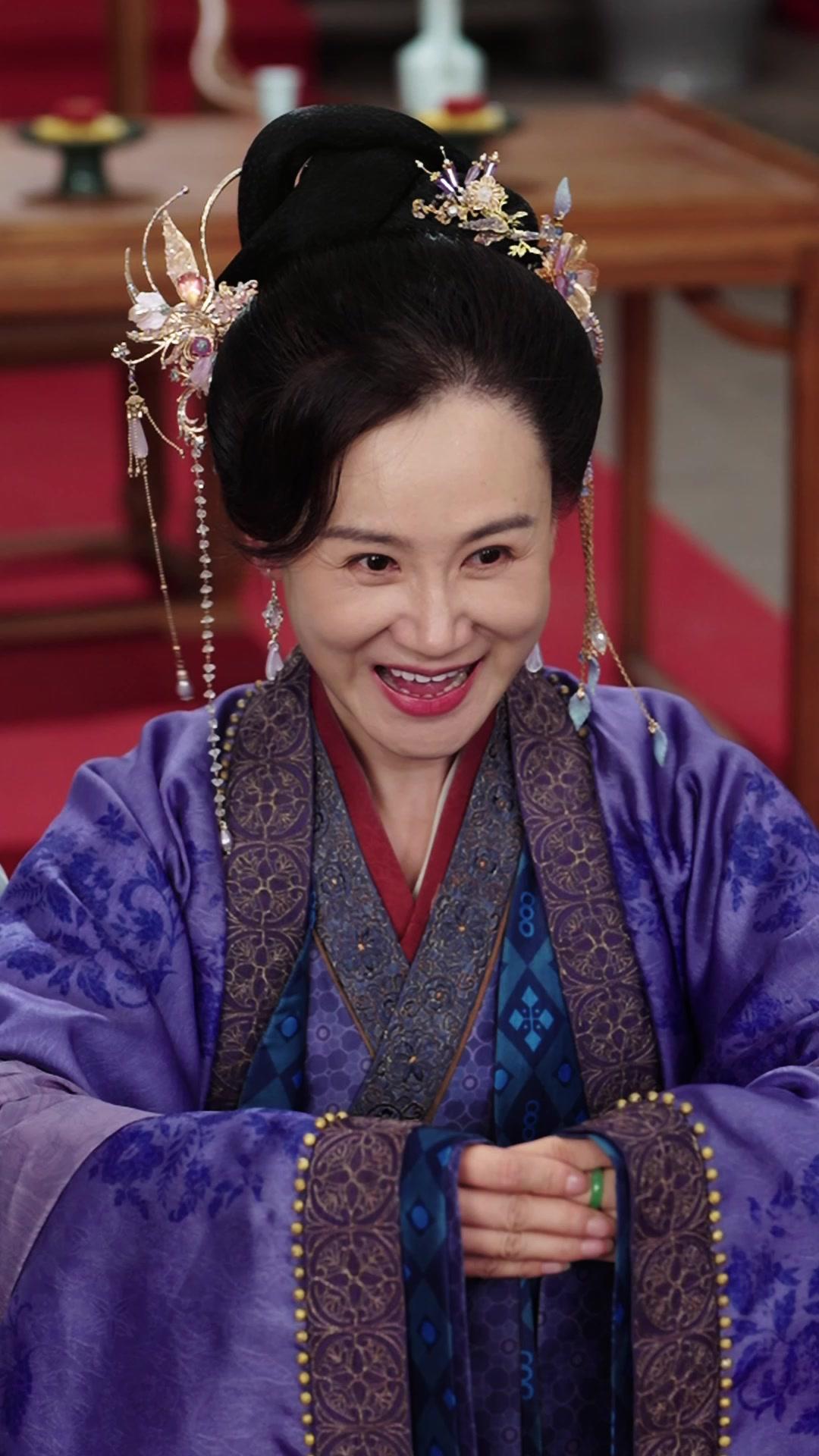 My Stepsisters Spoiled Me into a Legend