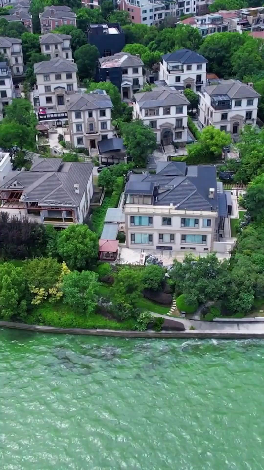 (พากย์เสียง) แต่งเพราะพี่ หย่าเพื่อพี่