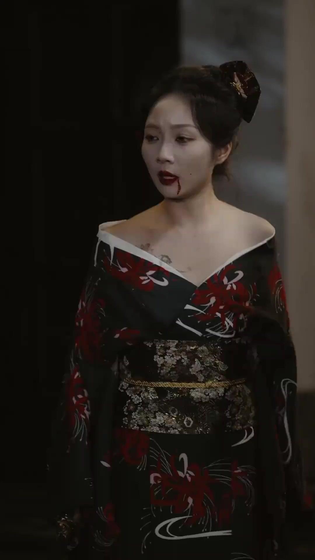 (Doblado) Alzo el filo del Este