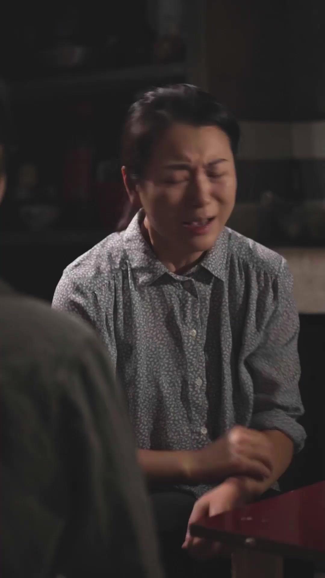 Nona Direktur yang Asli dan Palsu