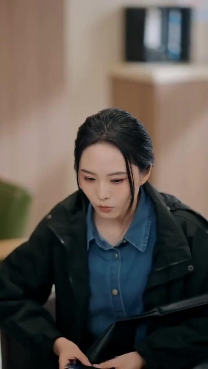 窓口越しの運命の交差点