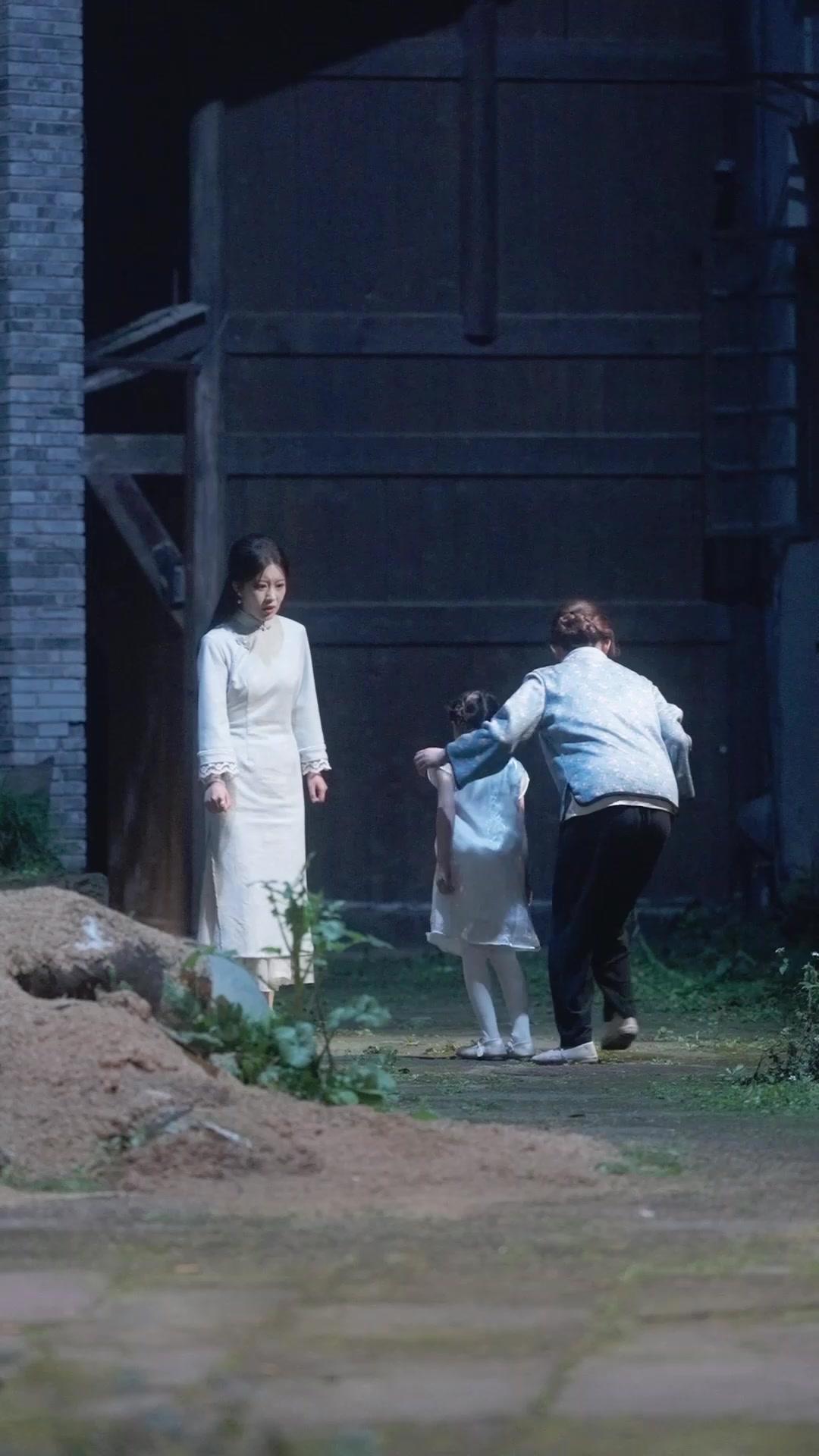 Entre cenizas, volvió por ella