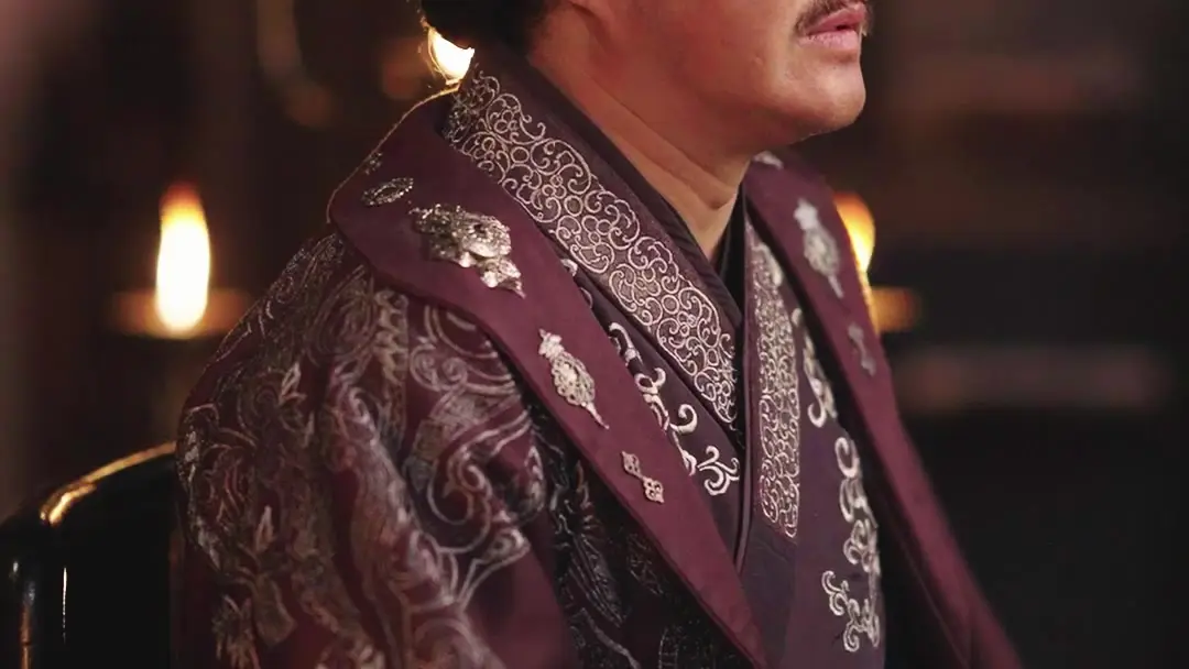 Ashes to Crown: When the Courtyard Breathes Like a Living Witness