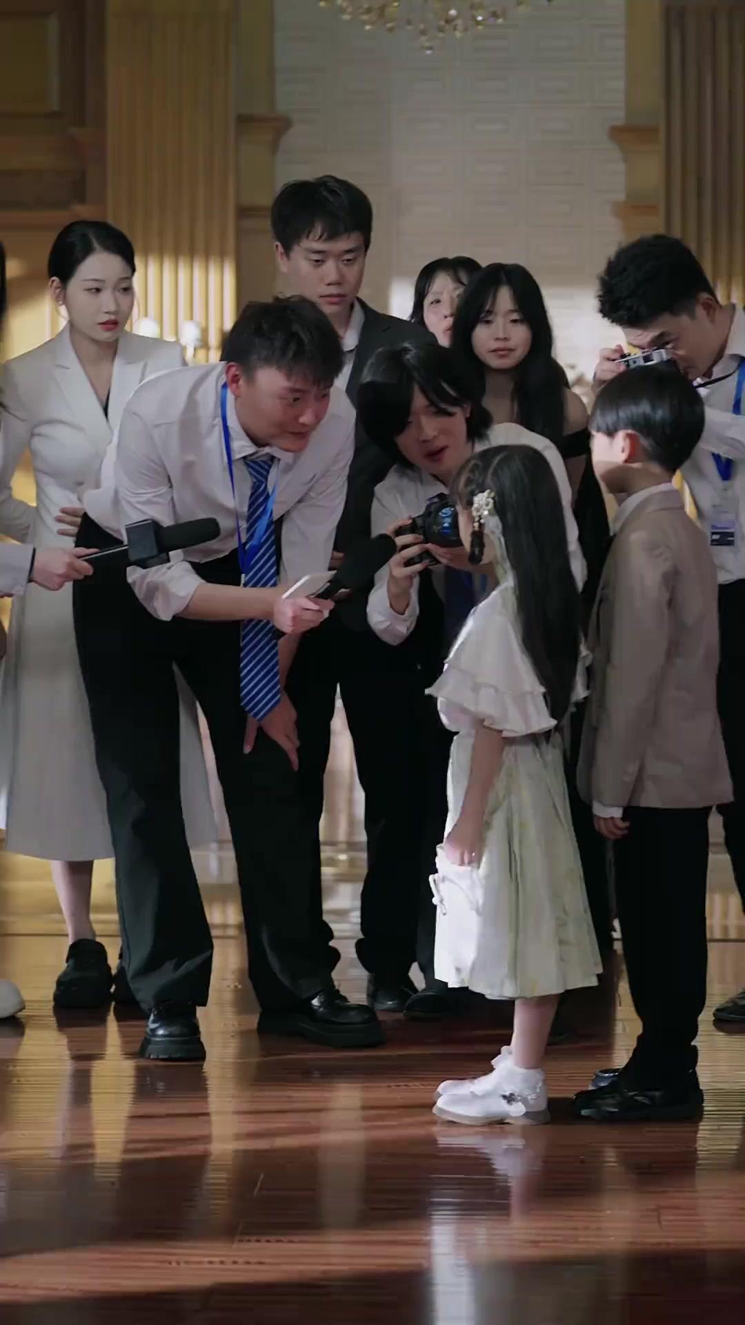 (Dublagem)A Bisavó de 7 Anos Conserta a Família