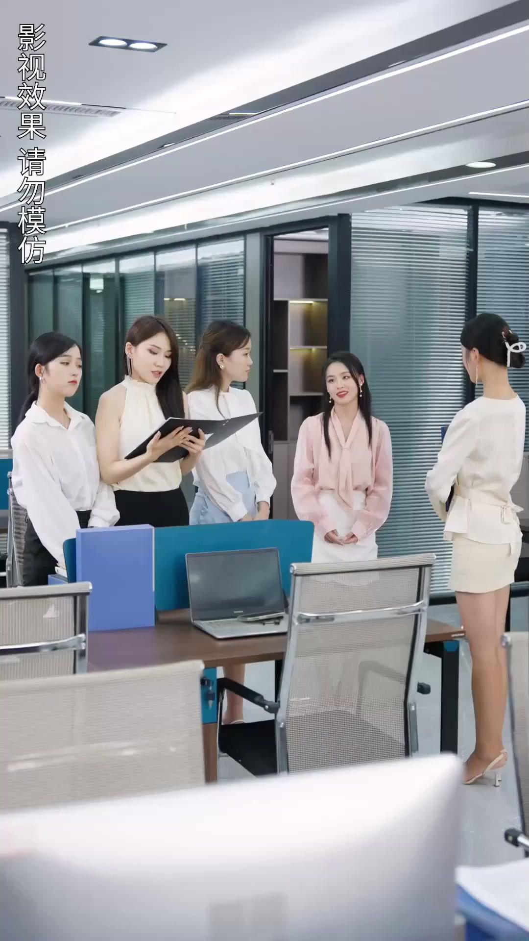 Pernikahan Palsu dengan Direktur Tercinta