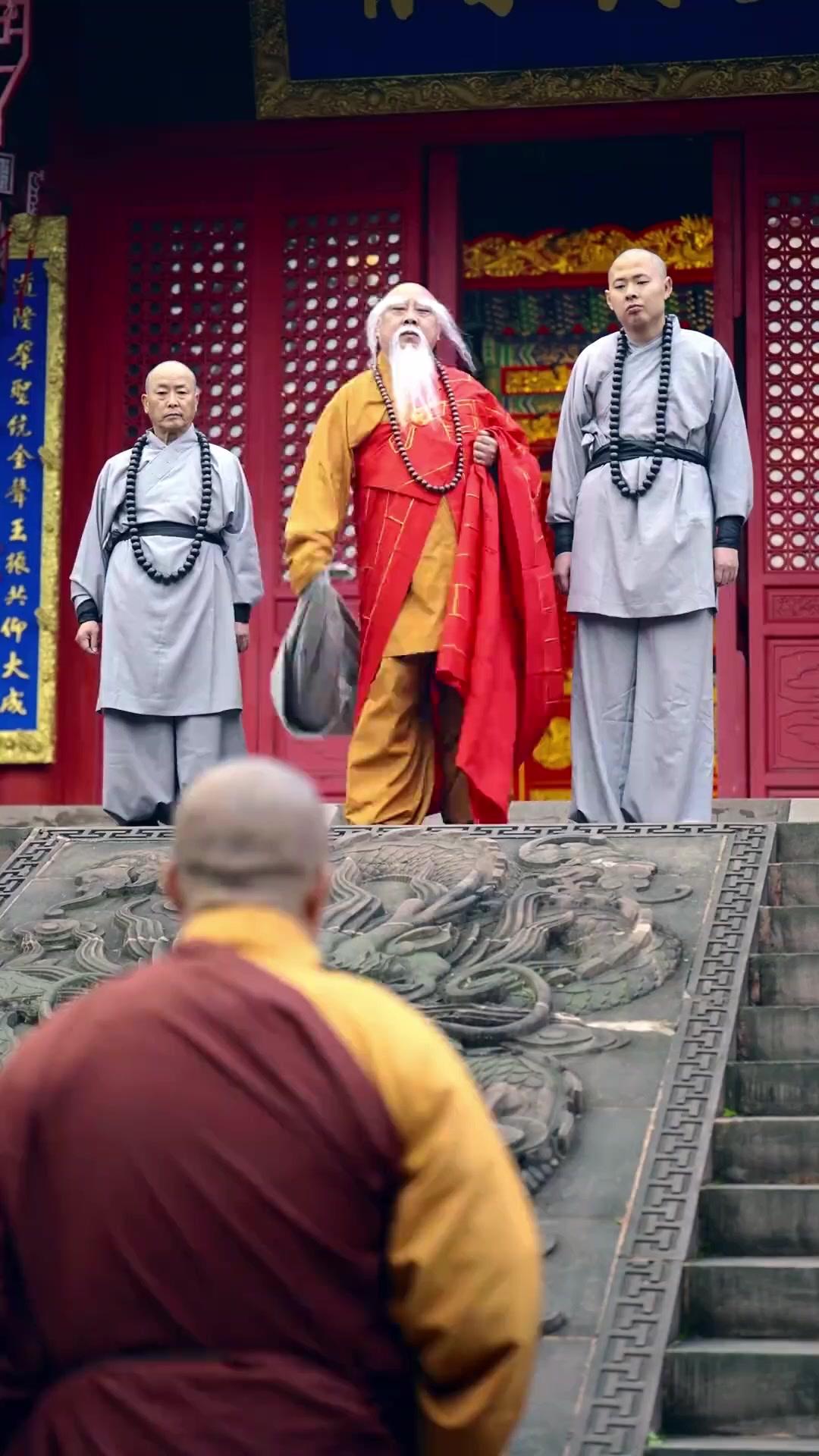 ATTENTION AU MOINE !