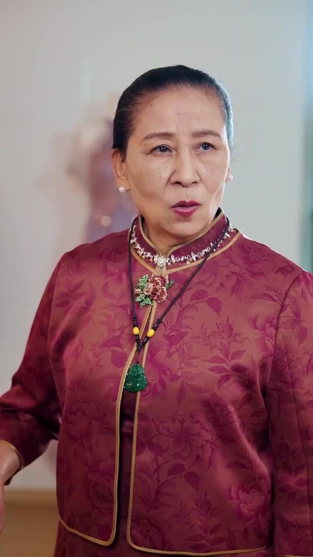 (Doblado) El primer día fui la falsa heredera