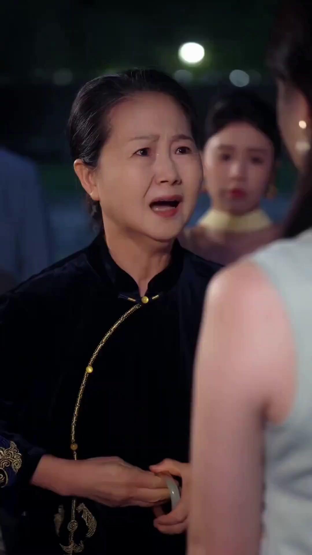 (พากย์เสียง) เริ่มจากพันธะ จบที่พ่ายใจ