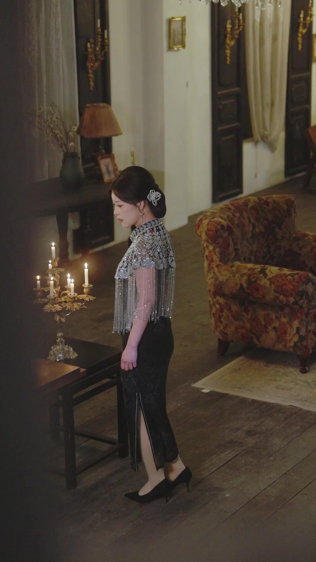 Entre cenizas, volvió por ella