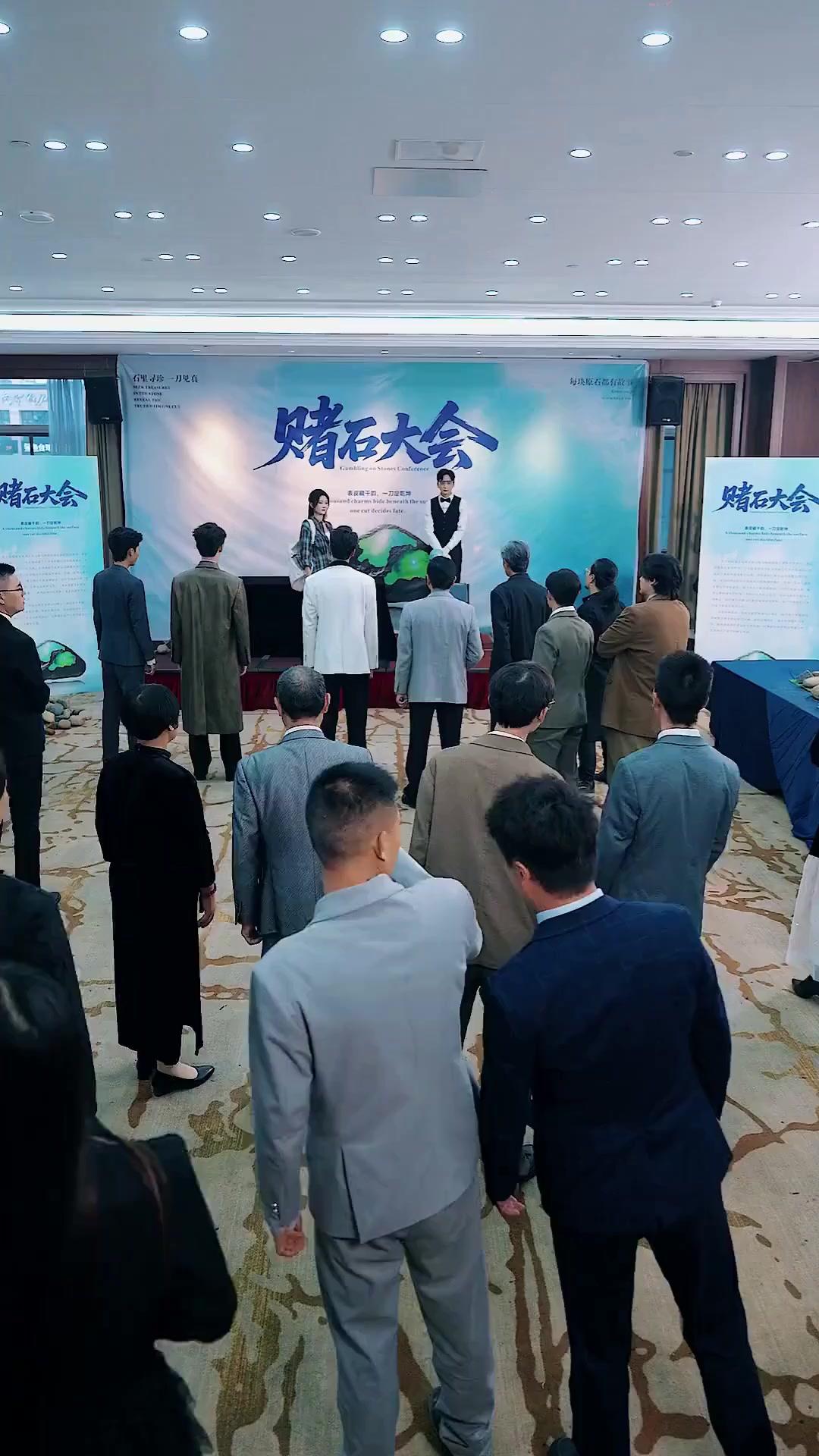 (Dublagem)O Galã Corre Atrás