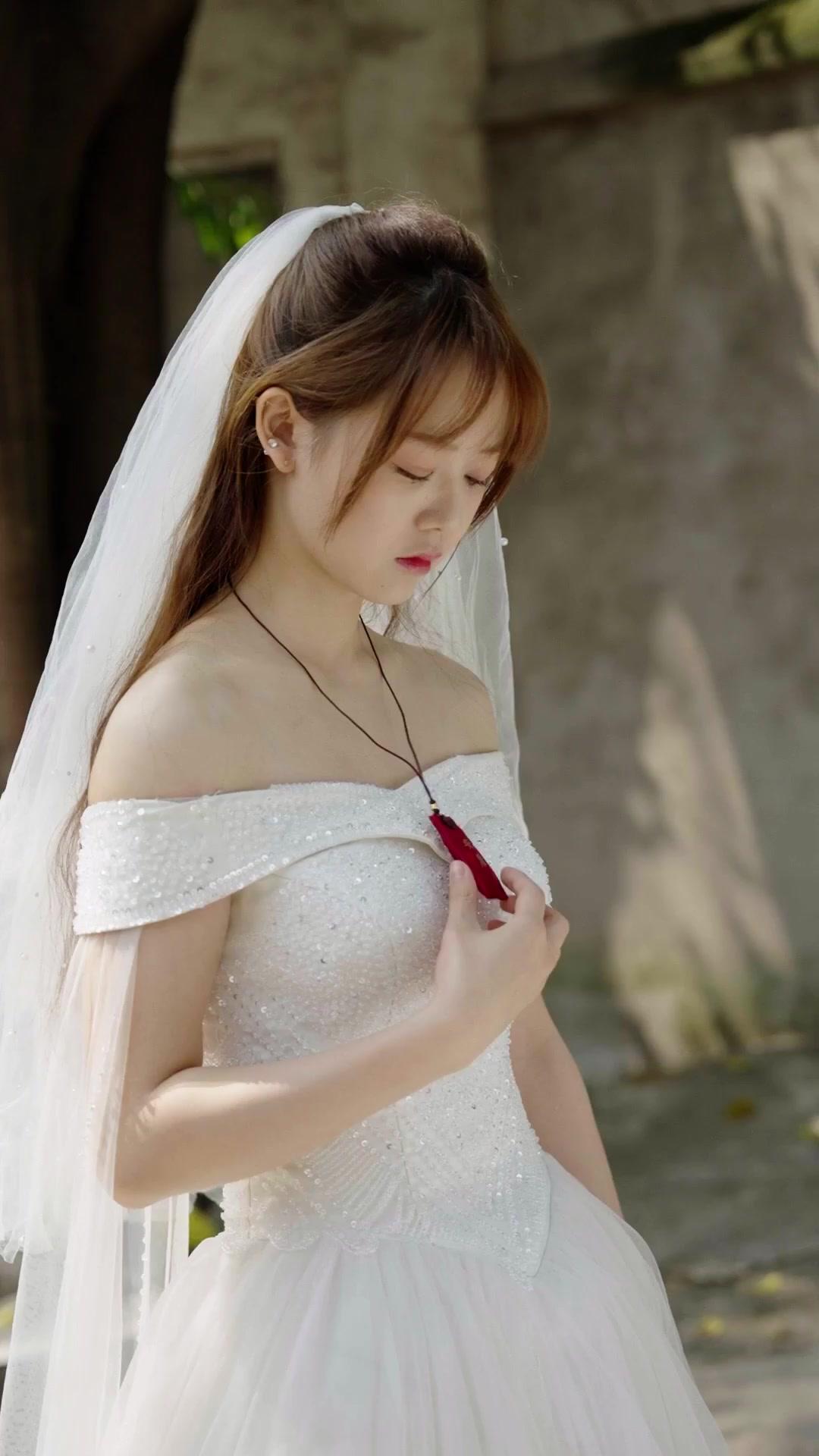 TRAHIE PAR MES FILLES, JE REVIS