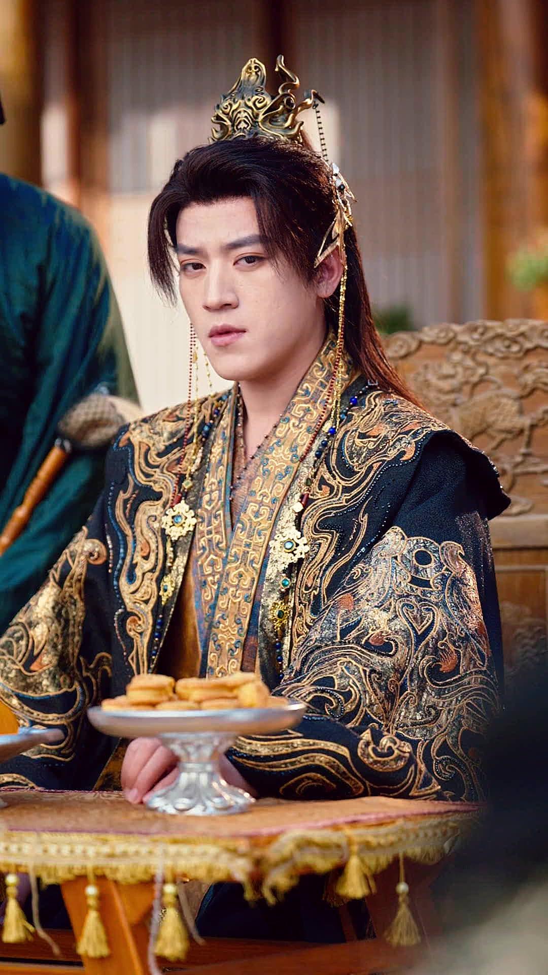 Sei Anzi, un Solo Destino