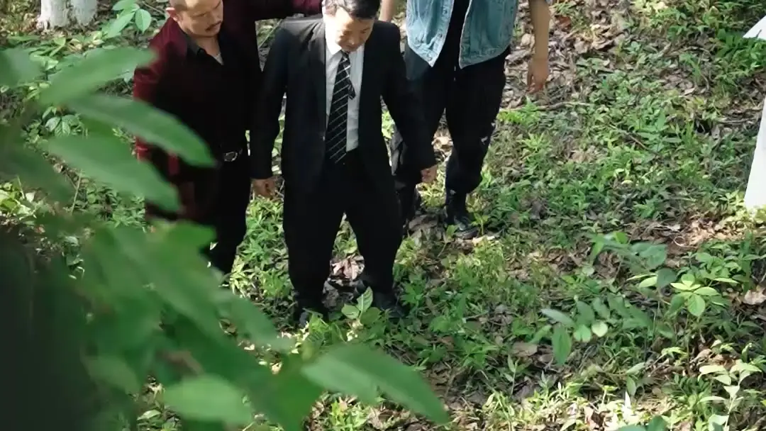 Legend of a Security Guard: Denim, Dust, and the Weight of Unspoken Oaths