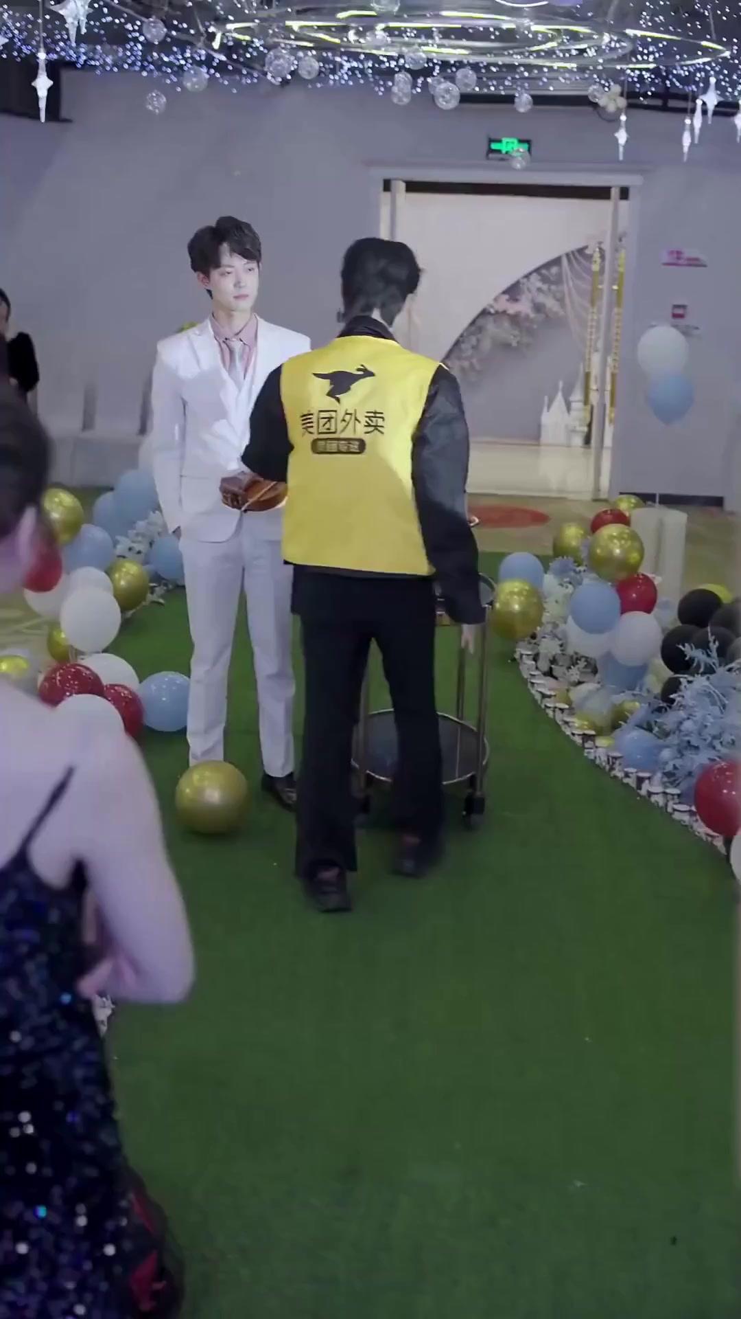 (Dublajlı) Para Kadınlara Harcanır