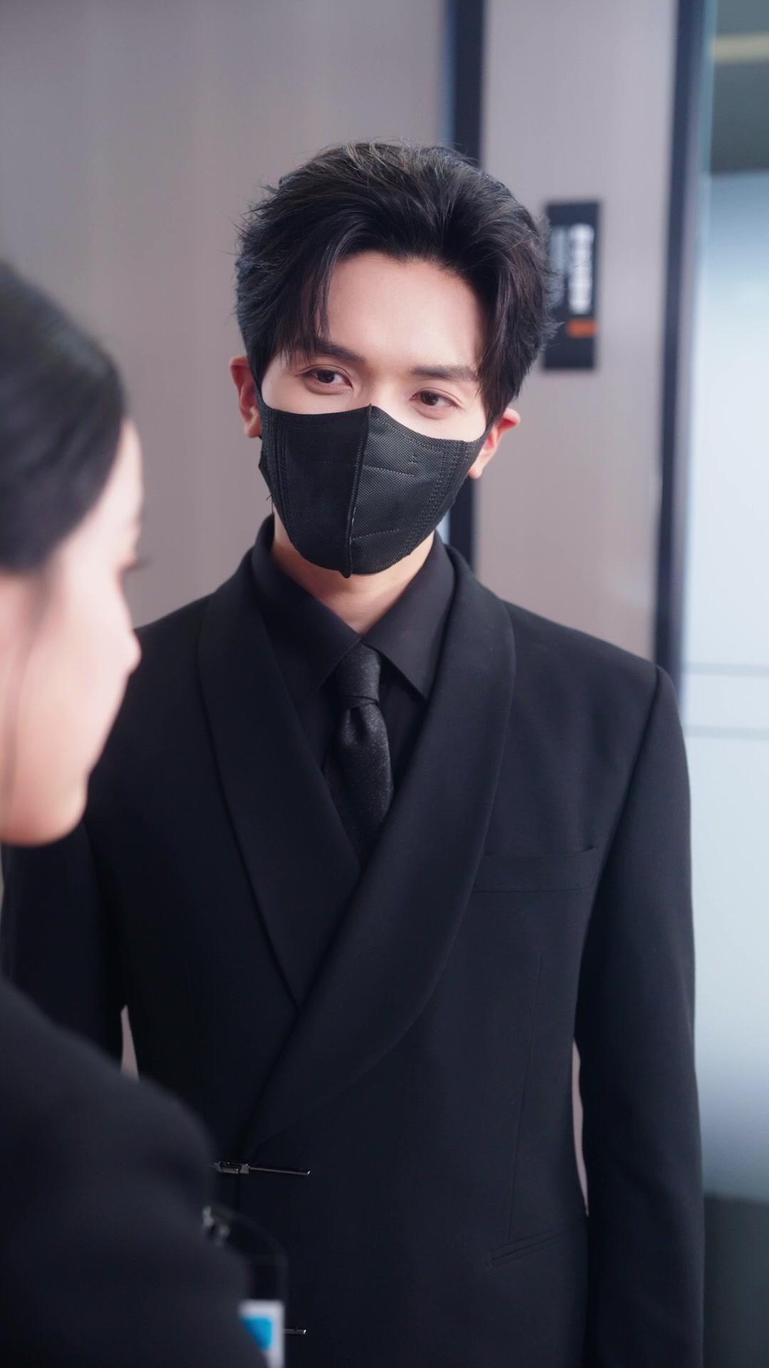  Pengawalku Mencurigakan