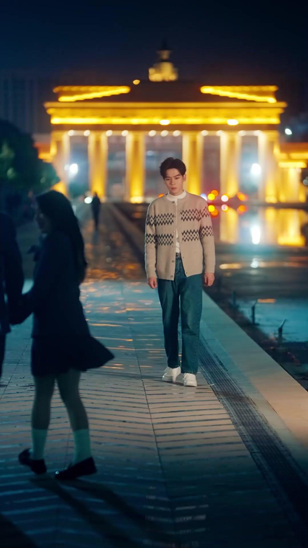 Air Mata di Balik Topeng Bisu