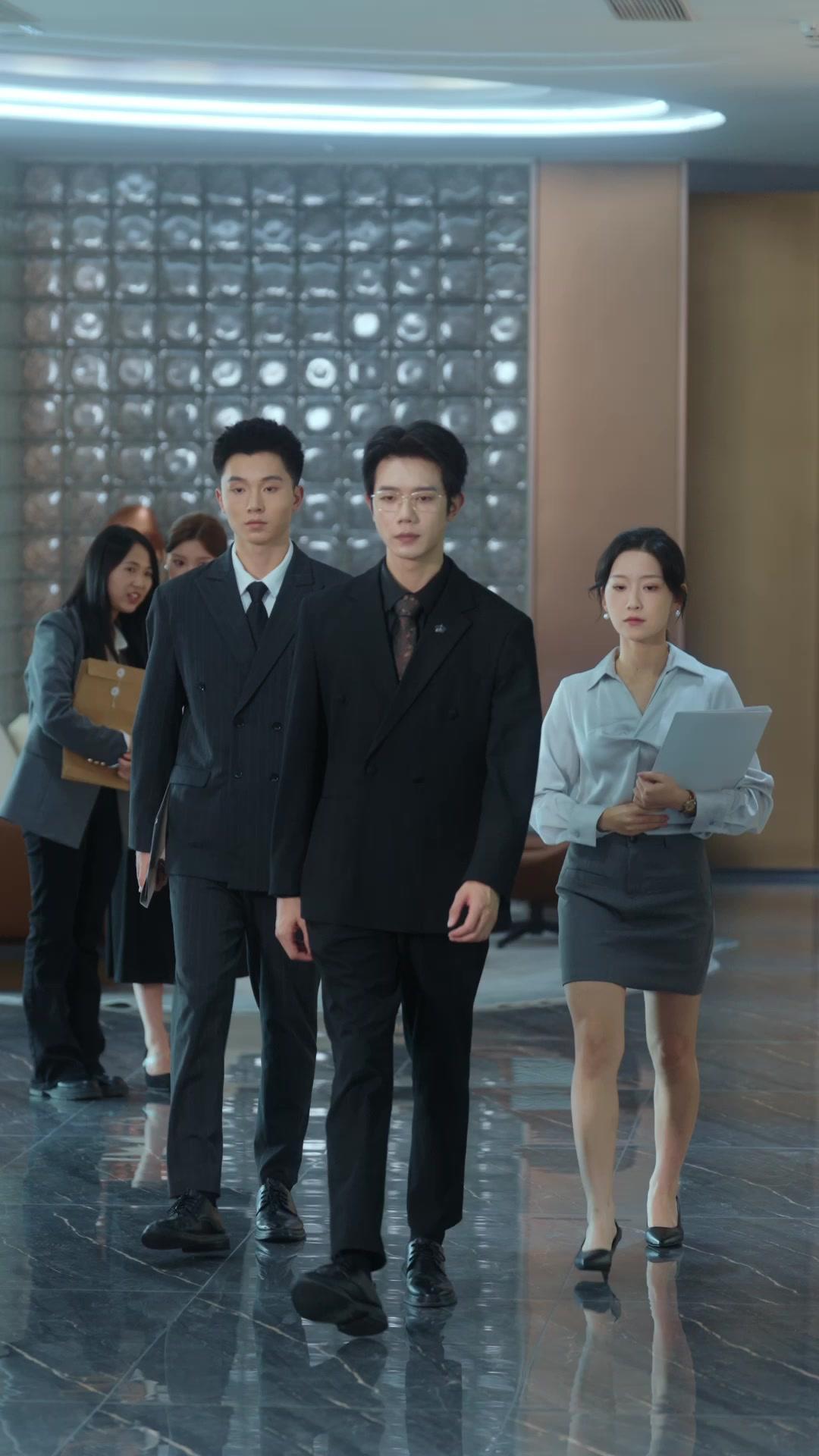 Satu Atap, Dua Kisah Cinta