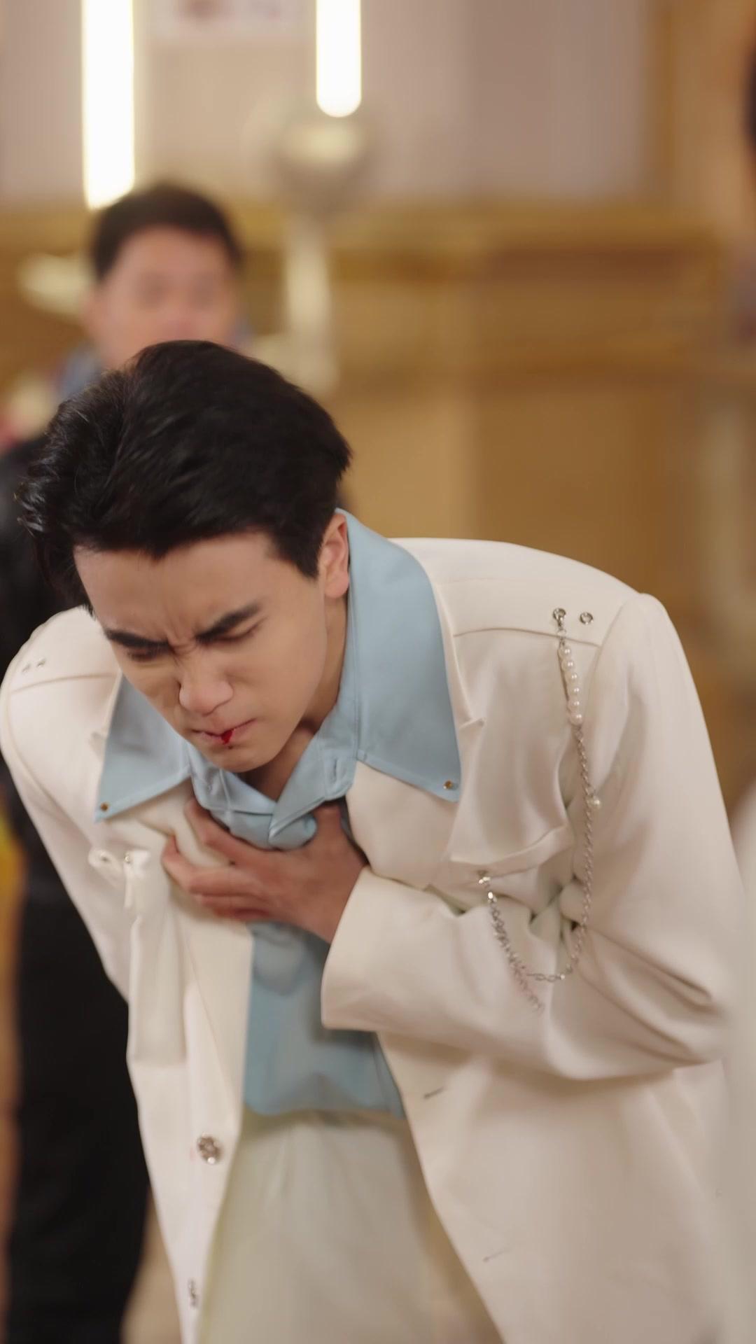 Long Uy Trấn Thiên Hạ