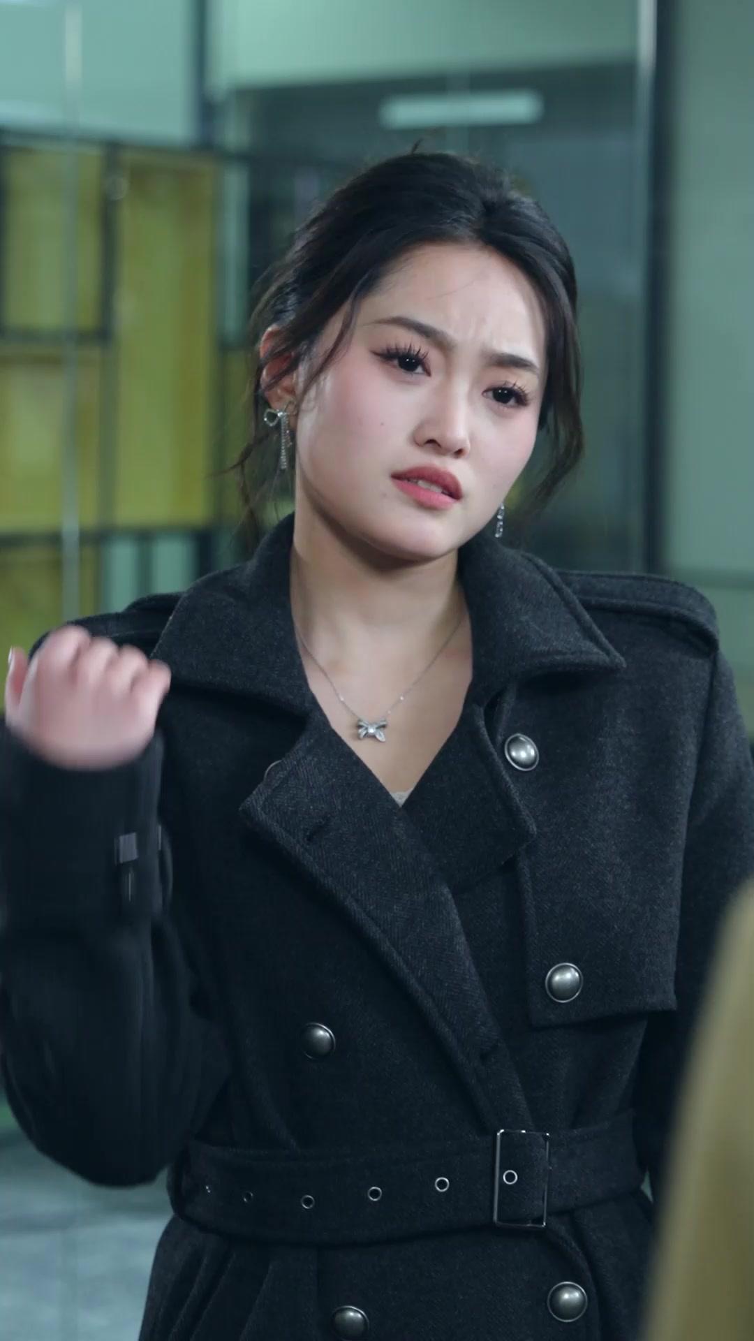 Cô ấy là con gái tài phiệt