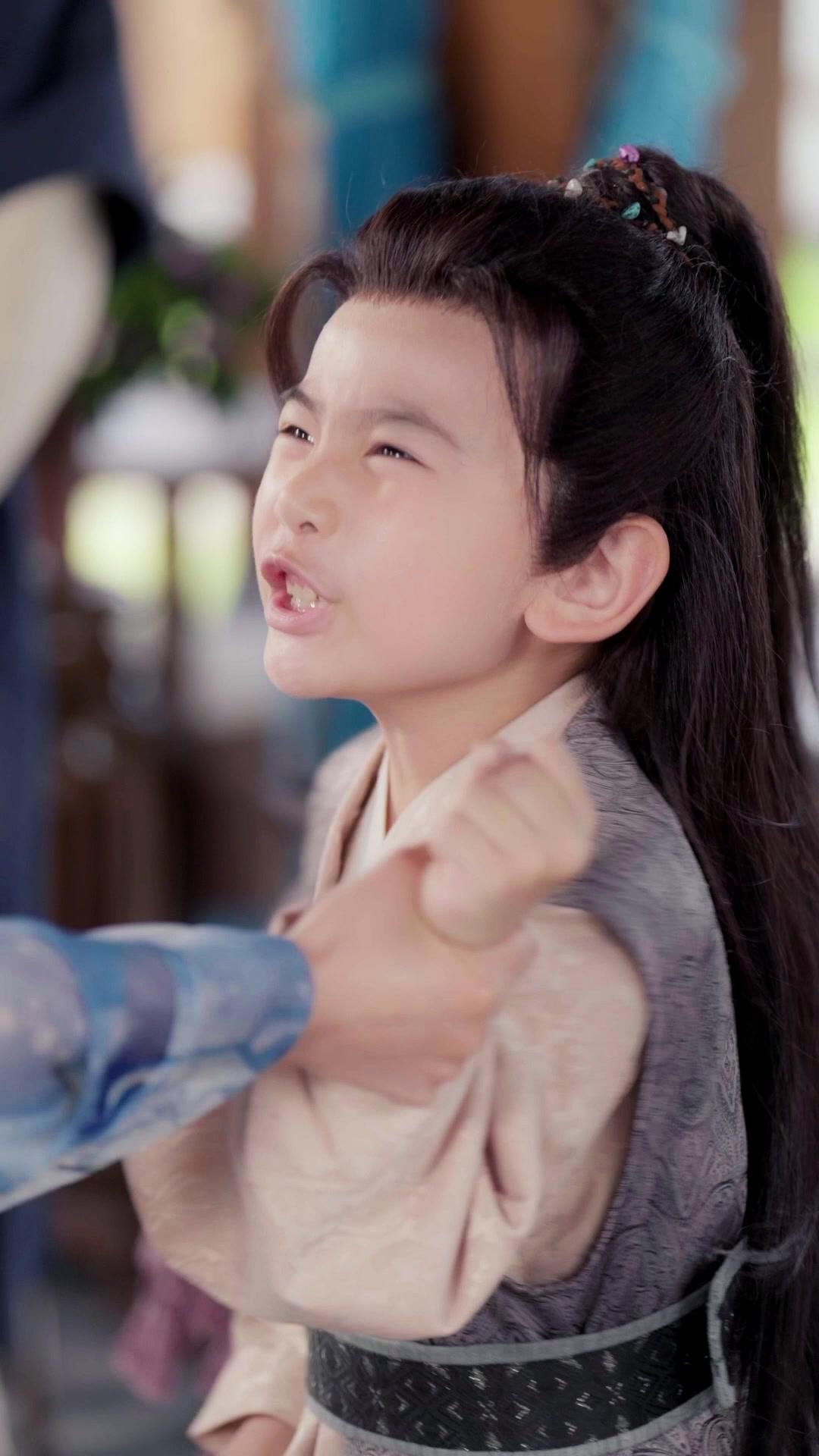 Mom, Daddy is the Prince!