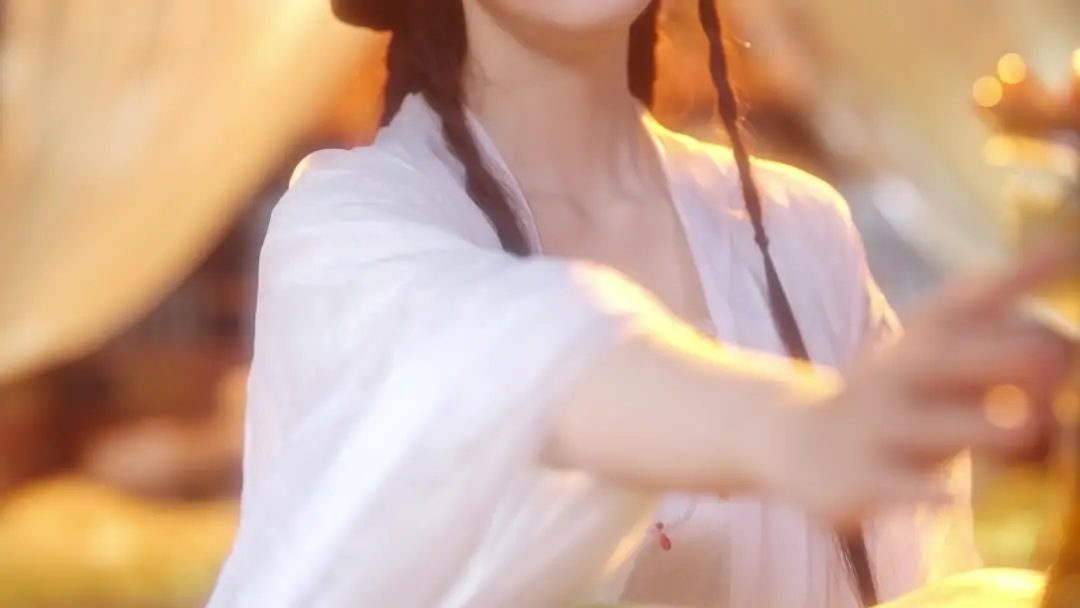 Minh Nguyệt Dẫn Tâm: Viên ngọc xanh và nỗi đau không nói thành lời