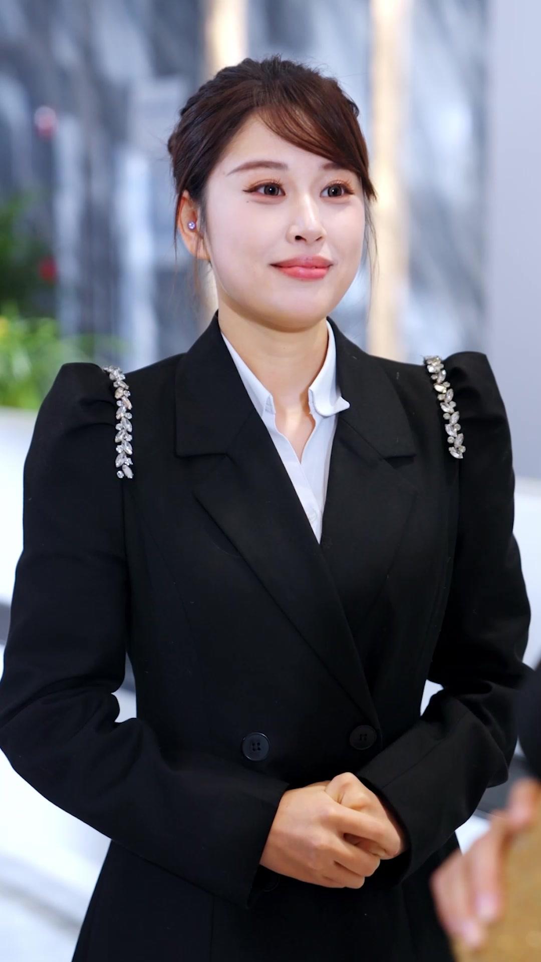 被背叛後，他撿走了我