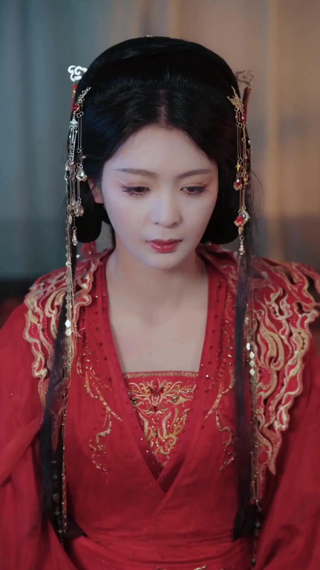 (مدبلج) ليلى عرافة القصر