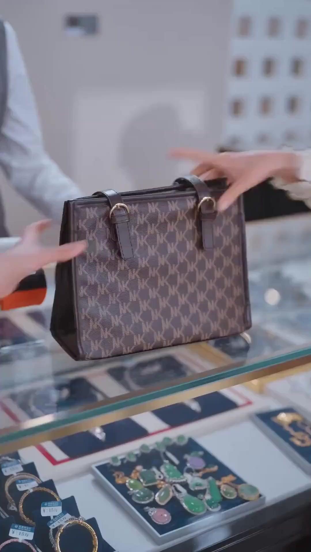 (Sulih suara)Ketika Dunia Menolakku, Kau Memelukku