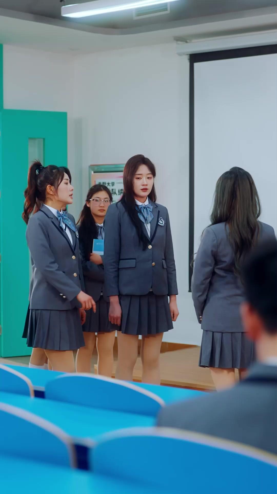 Air Mata di Balik Topeng Bisu