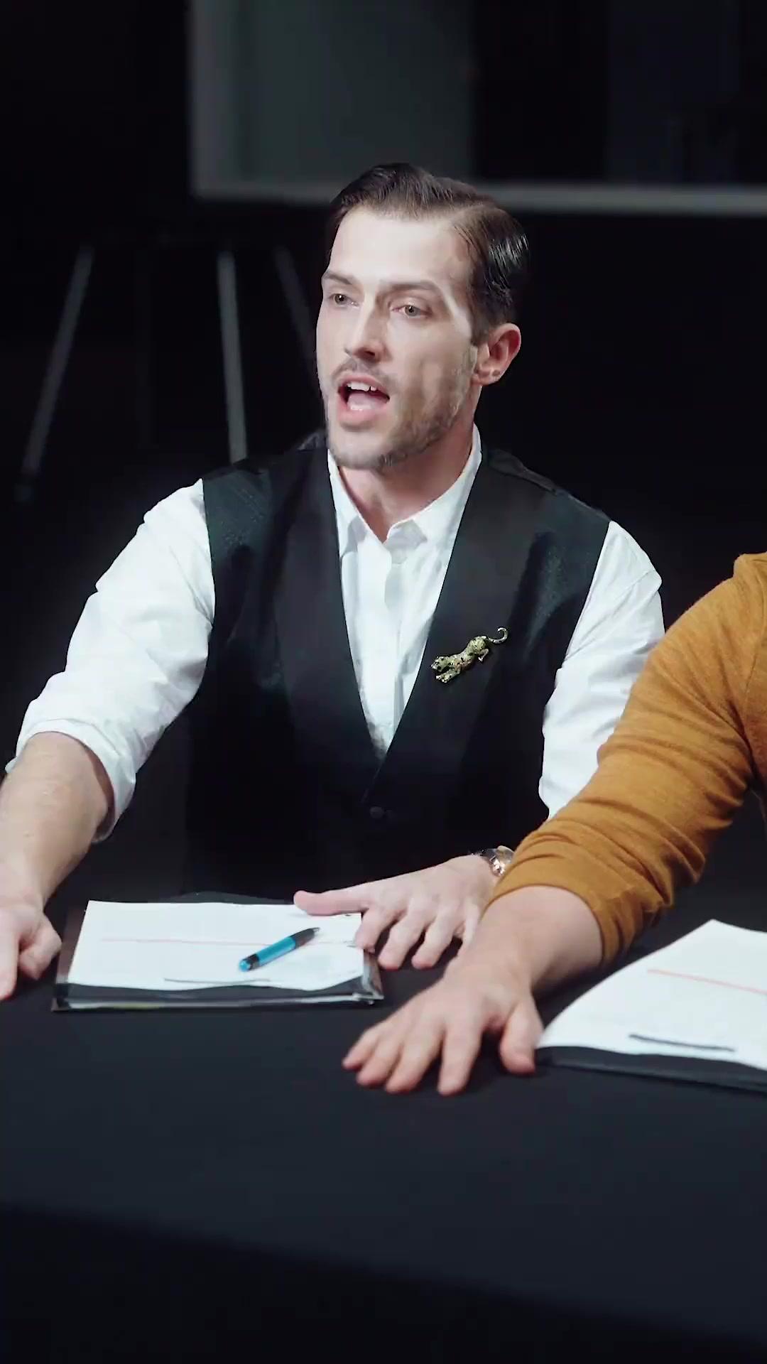 (Dublagem)A Coroa Além do Túmulo